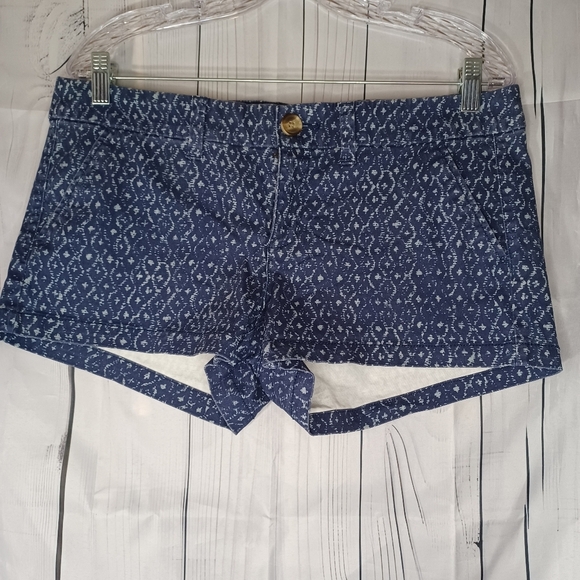 American Eagle Outfitters Stretch Shortie Blue Patterned Women's Shorts - Picture 1 of 11